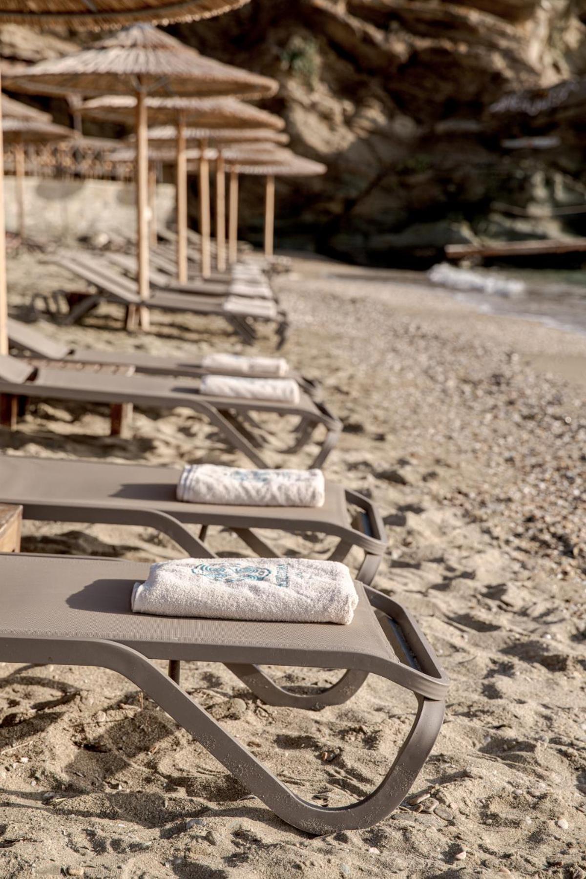 Aneroussa Beach Hotel Баці Екстер'єр фото