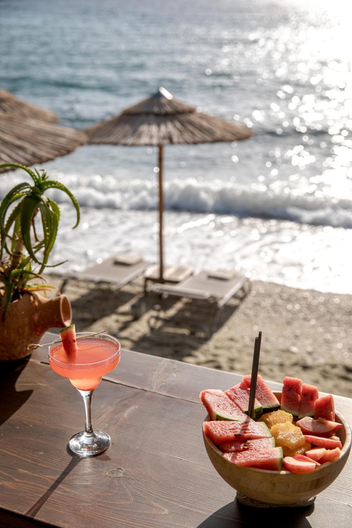 Aneroussa Beach Hotel Баці Екстер'єр фото