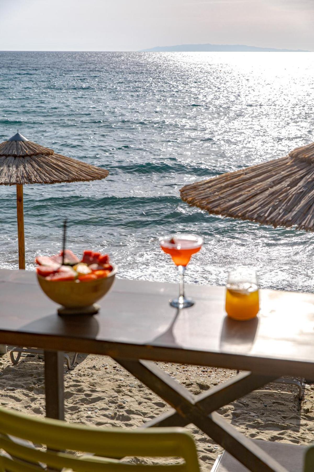 Aneroussa Beach Hotel Баці Екстер'єр фото