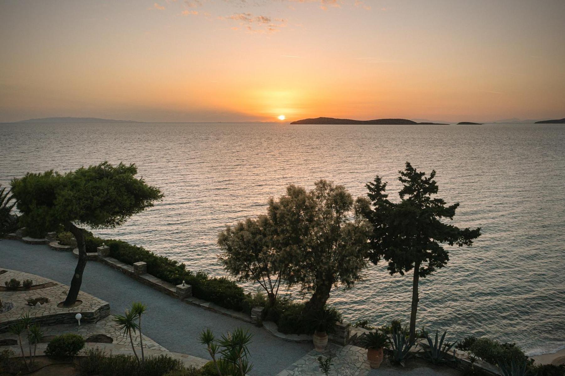 Aneroussa Beach Hotel Баці Екстер'єр фото