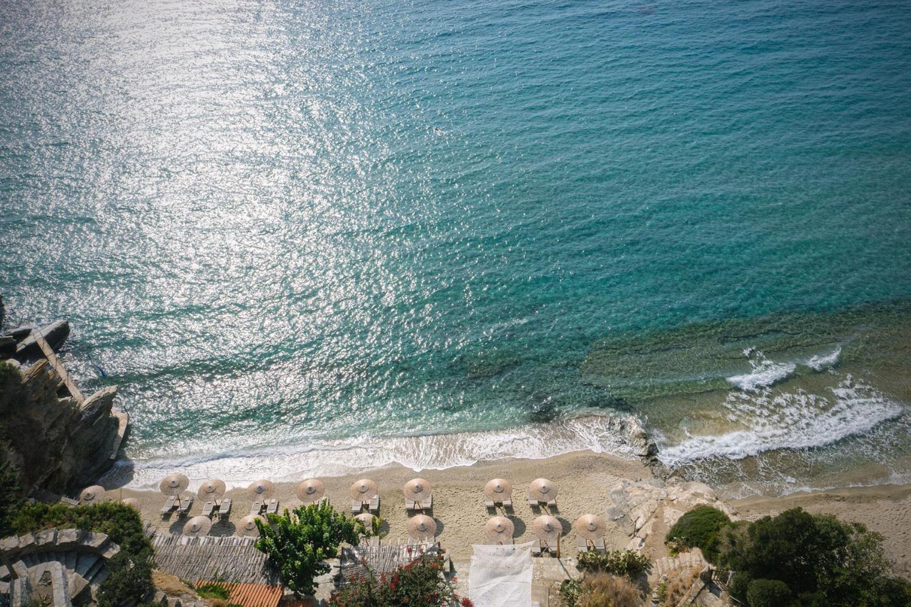 Aneroussa Beach Hotel Баці Екстер'єр фото